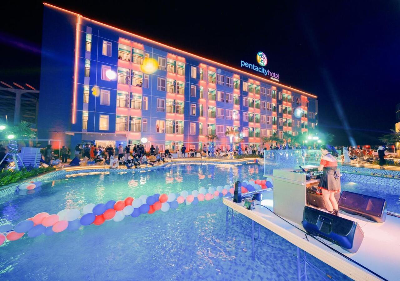 Pentacity Hotel Balikpapan Esterno foto