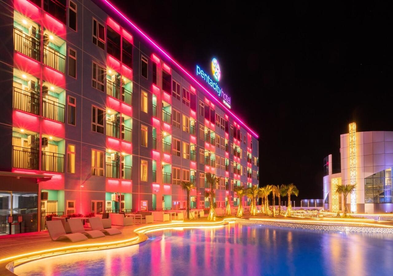 Pentacity Hotel Balikpapan Esterno foto