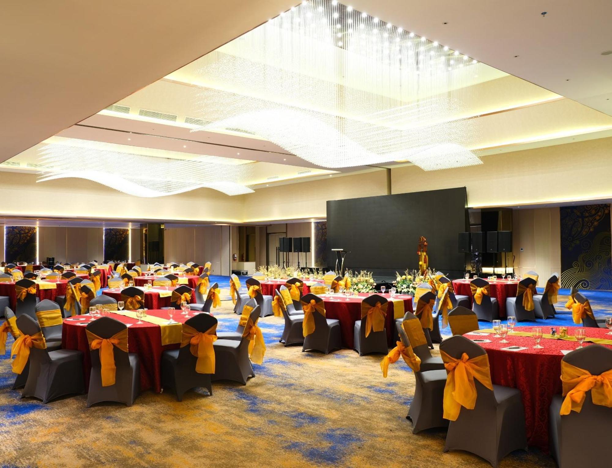 Pentacity Hotel Balikpapan Esterno foto